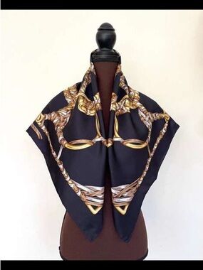 Gucci Black and Gold Equine Chain Print Silk Scarf 90 cm New
